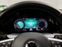 Volkswagen Golf 1.0 TSI Sportline (APPLE CARPLAY, GROOT NAVI, SFEERVERLICHTING, KEYLESS, GETINT GLAS, SPORTSTOELEN, PARKEERSENSOREN, LM VELGEN, ADAPTIVE CRUISE, NIEUWSTAAT)