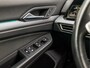 Volkswagen Golf 1.0 TSI Sportline (APPLE CARPLAY, GROOT NAVI, SFEERVERLICHTING, KEYLESS, GETINT GLAS, SPORTSTOELEN, PARKEERSENSOREN, LM VELGEN, ADAPTIVE CRUISE, NIEUWSTAAT)
