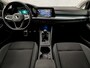 Volkswagen Golf 1.0 TSI Sportline (APPLE CARPLAY, GROOT NAVI, SFEERVERLICHTING, KEYLESS, GETINT GLAS, SPORTSTOELEN, PARKEERSENSOREN, LM VELGEN, ADAPTIVE CRUISE, NIEUWSTAAT)
