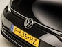 Volkswagen Golf 1.0 TSI Sportline (APPLE CARPLAY, GROOT NAVI, SFEERVERLICHTING, KEYLESS, GETINT GLAS, SPORTSTOELEN, PARKEERSENSOREN, LM VELGEN, ADAPTIVE CRUISE, NIEUWSTAAT)