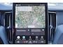 Volvo XC60 T6 Recharge AWD Plus Black Edition - Luchtvering - Panorama/schuifdak - IntelliSafe Assist & Surround - 360º Camera - Harman/Kardon audio - Adaptieve LED koplampen - Verwarmde voorstoelen, stuur & achterbank - Parkeersensoren voor & achter - Elektr. bedienb. voorstoelen met geheugen - Head up display - Draadloze tel. lader - Extra getint glas - Inklapbare trekhaak - 21' LMV