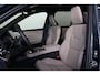 Volvo XC90 T8 Recharge AWD Ultra Bright Exec. Ed. - Luchtvering - Panorama/schuifdak - IntelliSafe Assist & Surround - 360º Camera - Bowers & Wilkins audio - Adaptieve LED koplampen - Verwarmde voorstoelen, stuur & achterbank - Parkeersensoren voor & achter - Elektr. bedienb. voorstoelen met geheugen - Head up display - Draadloze tel. lader - Extra getint glas - Inklapbare trekhaak - 22' LMV