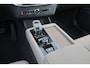 Volvo XC90 T8 Recharge AWD Ultra Bright Exec. Ed. - Luchtvering - Panorama/schuifdak - IntelliSafe Assist & Surround - 360º Camera - Bowers & Wilkins audio - Adaptieve LED koplampen - Verwarmde voorstoelen, stuur & achterbank - Parkeersensoren voor & achter - Elektr. bedienb. voorstoelen met geheugen - Head up display - Draadloze tel. lader - Extra getint glas - Inklapbare trekhaak - 22' LMV