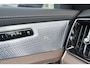 Volvo XC90 T8 Recharge AWD Ultra Bright Exec. Ed. - Luchtvering - Panorama/schuifdak - IntelliSafe Assist & Surround - 360º Camera - Bowers & Wilkins audio - Adaptieve LED koplampen - Verwarmde voorstoelen, stuur & achterbank - Parkeersensoren voor & achter - Elektr. bedienb. voorstoelen met geheugen - Head up display - Draadloze tel. lader - Extra getint glas - Inklapbare trekhaak - 22' LMV