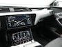 Audi E-tron 55 quattro Business edition 95 kWh | Afneembare trekhaak | Appconnect | Achteruitrij camera | Navigatie | Wifi | Parkeesensoren voor en achter | Electr.bedienbare voorstoelen | Bestuurdersstoel met geheugen | Bluetooth |