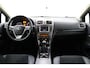 Toyota Avensis 1.8 VVTi Dynamic Business | Trekhaak | Alcantara Bekleding | Licht en Regensensor | Keyless Entry | Stoelverwarming |