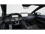 Volkswagen Golf Variant 1.5 eTSI R-Line Edition 150PK | Automaat | Navigatie | Apple carplay | Adaptieve cruise control | Climate Control | Panoramaschuif-kanteldak | Trekhaak | Sfeerverlichting | Parkeersensoren | Achteruitrijcamera | Keyless | Stuur en Stoelverwarming | Side assist | Elektrische klep |