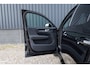 Volvo XC40 Recharge Plus 70 kWh | Zwenkbare trekhaak | Adaptieve cruise | Blis | Leder/stof |