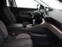 Peugeot 3008 1.2 PureTech Active Apple Carplay/Android Auto, Bluetooth, Navigatie, Cruise control, Rijstrooksensor, Parkeersensor achter, Buitenspiegels elektrisch verstel- en verwarmbaar Hoge instap met veel ruimte in de auto. Luxe suv met alles erop en eraan.
