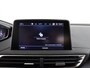 Peugeot 3008 1.2 PureTech Active Apple Carplay/Android Auto, Bluetooth, Navigatie, Cruise control, Rijstrooksensor, Parkeersensor achter, Buitenspiegels elektrisch verstel- en verwarmbaar Hoge instap met veel ruimte in de auto. Luxe suv met alles erop en eraan.