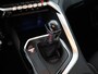 Peugeot 3008 1.2 PureTech Active Apple Carplay/Android Auto, Bluetooth, Navigatie, Cruise control, Rijstrooksensor, Parkeersensor achter, Buitenspiegels elektrisch verstel- en verwarmbaar Hoge instap met veel ruimte in de auto. Luxe suv met alles erop en eraan.