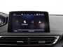 Peugeot 3008 1.2 PureTech Active Apple Carplay/Android Auto, Bluetooth, Navigatie, Cruise control, Rijstrooksensor, Parkeersensor achter, Buitenspiegels elektrisch verstel- en verwarmbaar Hoge instap met veel ruimte in de auto. Luxe suv met alles erop en eraan.