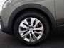 Peugeot 3008 1.2 PureTech Active Apple Carplay/Android Auto, Bluetooth, Navigatie, Cruise control, Rijstrooksensor, Parkeersensor achter, Buitenspiegels elektrisch verstel- en verwarmbaar Hoge instap met veel ruimte in de auto. Luxe suv met alles erop en eraan.