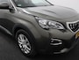 Peugeot 3008 1.2 PureTech Active Apple Carplay/Android Auto, Bluetooth, Navigatie, Cruise control, Rijstrooksensor, Parkeersensor achter, Buitenspiegels elektrisch verstel- en verwarmbaar Hoge instap met veel ruimte in de auto. Luxe suv met alles erop en eraan.