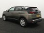 Peugeot 3008 1.2 PureTech Active Apple Carplay/Android Auto, Bluetooth, Navigatie, Cruise control, Rijstrooksensor, Parkeersensor achter, Buitenspiegels elektrisch verstel- en verwarmbaar Hoge instap met veel ruimte in de auto. Luxe suv met alles erop en eraan.