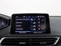 Peugeot 3008 1.2 PureTech Active Apple Carplay/Android Auto, Bluetooth, Navigatie, Cruise control, Rijstrooksensor, Parkeersensor achter, Buitenspiegels elektrisch verstel- en verwarmbaar Hoge instap met veel ruimte in de auto. Luxe suv met alles erop en eraan.