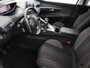 Peugeot 3008 1.2 PureTech Active Apple Carplay/Android Auto, Bluetooth, Navigatie, Cruise control, Rijstrooksensor, Parkeersensor achter, Buitenspiegels elektrisch verstel- en verwarmbaar Hoge instap met veel ruimte in de auto. Luxe suv met alles erop en eraan.