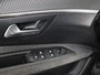 Peugeot 3008 1.2 PureTech Active Apple Carplay/Android Auto, Bluetooth, Navigatie, Cruise control, Rijstrooksensor, Parkeersensor achter, Buitenspiegels elektrisch verstel- en verwarmbaar Hoge instap met veel ruimte in de auto. Luxe suv met alles erop en eraan.