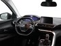 Peugeot 3008 1.2 PureTech Active Apple Carplay/Android Auto, Bluetooth, Navigatie, Cruise control, Rijstrooksensor, Parkeersensor achter, Buitenspiegels elektrisch verstel- en verwarmbaar Hoge instap met veel ruimte in de auto. Luxe suv met alles erop en eraan.
