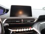 Peugeot 3008 1.2 PureTech Active Apple Carplay/Android Auto, Bluetooth, Navigatie, Cruise control, Rijstrooksensor, Parkeersensor achter, Buitenspiegels elektrisch verstel- en verwarmbaar Hoge instap met veel ruimte in de auto. Luxe suv met alles erop en eraan.