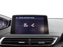 Peugeot 3008 1.2 PureTech Active Apple Carplay/Android Auto, Bluetooth, Navigatie, Cruise control, Rijstrooksensor, Parkeersensor achter, Buitenspiegels elektrisch verstel- en verwarmbaar Hoge instap met veel ruimte in de auto. Luxe suv met alles erop en eraan.