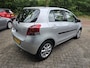 Toyota Yaris 1.3 VVTi Aspiration | 2E EIGENAAR | 12MND GARANTIE | AIRCO | ELEC RAMEN | LMV | NW APK |