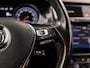 Volkswagen Golf 1.0 TSI Sportline (APPLE CARPLAY, GROOT NAVI, CLIMATE, PARKEERSENSOREN, LM VELGEN, SPORTSTOELEN, CRUISE, NIEUWE APK, NIEUWSTAAT)
