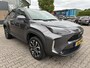 Toyota Yaris Cross HYBRID 115 FIRST EDITION PARK-SENSOREN STOEL/STUURVERWARMING 17" LM-VELGEN ALL-SEASONS KEYLESS