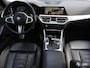 BMW 3-Serie 330i M SPORT / PANODAK / HARMANKARDON / MEMORY / ACC / STUURVW / 19"