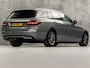 Mercedes-Benz C-klasse 180 Sport Automaat (NAVIGATIE, LEDER, CAMERA, STOELVERWARMING, SPORTSTOELEN, GETINT GLAS, ELEKTISCHE ACHTERKLEP, TREKHAAK, NIEUWE APK, NIEUWSTAAT)