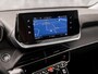 Peugeot 2008 1.2 PureTech Allure Sport 131Pk Automaat (APPLE CARPLAY, GROOT NAVI, 360 CAMERA, STOELVERWARMING, KEYLESS, SPORTSTOELEN, GETINT GLAS, CRUISE, NIEUWSTAAT)
