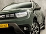 Dacia Duster 1.3 TCe 150 Journey 150Pk Automaat (APPLE CARPLAY, GROOT NAVI, CLIMATE, CAMERA, SPORTSTOELEN, TREKHAAK, GETINT GLAS, CRUISE, NIEUWSTAAT)