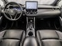 Toyota Corolla Cross 2.0 High Power Hybrid Sport 197Pk Automaat (VIRTUAL COCKPIT, APPLE CARPLAY, CAMERA, LEDER, SPORTSTOELEN, KEYLESS, ADAPTIVE CRUISE, NIEUWSTAAT)