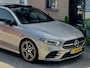 Mercedes-Benz A-klasse 180 AUT7 AMG-LINE.PANODAK PANODAK LEDER NAVI CAMERA VIRTUAL-DASH APPLE-CARPLAY LED LMV PDC