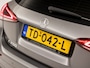 Mercedes-Benz A-klasse 200 AMG Sport 163Pk Automaat (GROOT NAVI, SFEERVERLICHTING, CAMERA, LEDER, STOELVERWARMING, SPORTSTOELEN, GETINT GLAS, LANE ASSIST, NIEUWE APK, NIEUWSTAAT)