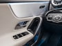 Mercedes-Benz A-klasse 200 AMG Sport 163Pk Automaat (GROOT NAVI, SFEERVERLICHTING, CAMERA, LEDER, STOELVERWARMING, SPORTSTOELEN, GETINT GLAS, LANE ASSIST, NIEUWE APK, NIEUWSTAAT)