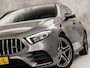 Mercedes-Benz A-klasse 200 AMG Sport 163Pk Automaat (GROOT NAVI, SFEERVERLICHTING, CAMERA, LEDER, STOELVERWARMING, SPORTSTOELEN, GETINT GLAS, LANE ASSIST, NIEUWE APK, NIEUWSTAAT)