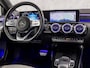Mercedes-Benz A-klasse 200 AMG Sport 163Pk Automaat (GROOT NAVI, SFEERVERLICHTING, CAMERA, LEDER, STOELVERWARMING, SPORTSTOELEN, GETINT GLAS, LANE ASSIST, NIEUWE APK, NIEUWSTAAT)