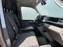 Volkswagen Transporter 2.0 TDI L2H1 28 Highline | Trekhaak | Sidebars | Parkeersensoren achter | Cruise Control