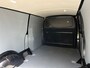 Volkswagen Transporter 2.0 TDI L2H1 28 Highline | Trekhaak | Sidebars | Parkeersensoren achter | Cruise Control