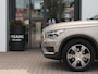 Volvo XC40 2.0 B4 Inscription | Stoel en stuurverwarming | Wegklapbare trekhaak | Elektrische kofferbakklep | Achteruitrijcamera | Lederen interieur |