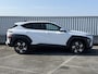Hyundai Kona 1.6 GDI HEV Comfort Plus / €4.000,- Voordeel / Elektrische Achterklep / Stoel Verwarming V+A / Stuur Verwarming / Keyless / Adaptive Cruise / Navigatie / Apple Carplay&Android Auto /