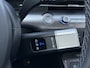 Hyundai Kona 1.6 GDI HEV Comfort Plus / €4.000,- Voordeel / Elektrische Achterklep / Stoel Verwarming V+A / Stuur Verwarming / Keyless / Adaptive Cruise / Navigatie / Apple Carplay&Android Auto /