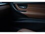 BMW 3-Serie Touring 328i High Executive Aut. | Panorama | Orig. NL | Historie | Lederen Interieur | HUD | Memory | Xenon | NAP |