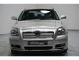 Toyota Avensis 2.2 D-4D Linea Luna Clima Cruise Trekhaak Lichtmetalen velgen