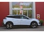 Peugeot 2008 1.2 Hybrid 145PK AUTOMAAT ALLURE | NAVIGATIE | KEYLESS ENTRY/START | DRAADLOZE TELEFOONLADER | DRAADLOZE APPLE CARPLAY/ANDROID AUTO | CAMERA VOOR + ACHTER | PARKEERSENSOREN VOOR + ACHTER | LICHTMETALEN VELGEN 17" | CLIMATE CONTROL | ADAPTIVE CRUISE CONTROL | DODEHOEK DETECTIE |