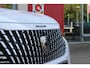 Peugeot 2008 1.2 Hybrid 145PK AUTOMAAT ALLURE | NAVIGATIE | KEYLESS ENTRY/START | DRAADLOZE TELEFOONLADER | DRAADLOZE APPLE CARPLAY/ANDROID AUTO | CAMERA VOOR + ACHTER | PARKEERSENSOREN VOOR + ACHTER | LICHTMETALEN VELGEN 17" | CLIMATE CONTROL | ADAPTIVE CRUISE CONTROL | DODEHOEK DETECTIE |