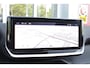 Peugeot 2008 1.2 Hybrid 145PK AUTOMAAT ALLURE | NAVIGATIE | KEYLESS ENTRY/START | DRAADLOZE TELEFOONLADER | DRAADLOZE APPLE CARPLAY/ANDROID AUTO | CAMERA VOOR + ACHTER | PARKEERSENSOREN VOOR + ACHTER | LICHTMETALEN VELGEN 17" | CLIMATE CONTROL | ADAPTIVE CRUISE CONTROL | DODEHOEK DETECTIE |