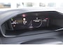 Peugeot 2008 1.2 Hybrid 145PK AUTOMAAT ALLURE | NAVIGATIE | KEYLESS ENTRY/START | DRAADLOZE TELEFOONLADER | DRAADLOZE APPLE CARPLAY/ANDROID AUTO | CAMERA VOOR + ACHTER | PARKEERSENSOREN VOOR + ACHTER | LICHTMETALEN VELGEN 17" | CLIMATE CONTROL | ADAPTIVE CRUISE CONTROL | DODEHOEK DETECTIE |