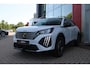 Peugeot 2008 1.2 Hybrid 145PK AUTOMAAT ALLURE | NAVIGATIE | KEYLESS ENTRY/START | DRAADLOZE TELEFOONLADER | DRAADLOZE APPLE CARPLAY/ANDROID AUTO | CAMERA VOOR + ACHTER | PARKEERSENSOREN VOOR + ACHTER | LICHTMETALEN VELGEN 17" | CLIMATE CONTROL | ADAPTIVE CRUISE CONTROL | DODEHOEK DETECTIE |